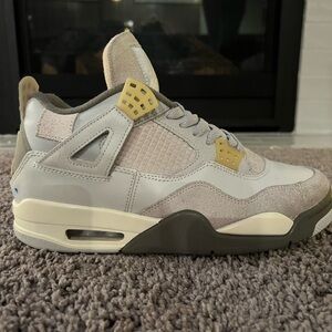 Jordan 4 Retro SE Craft Photon Dust